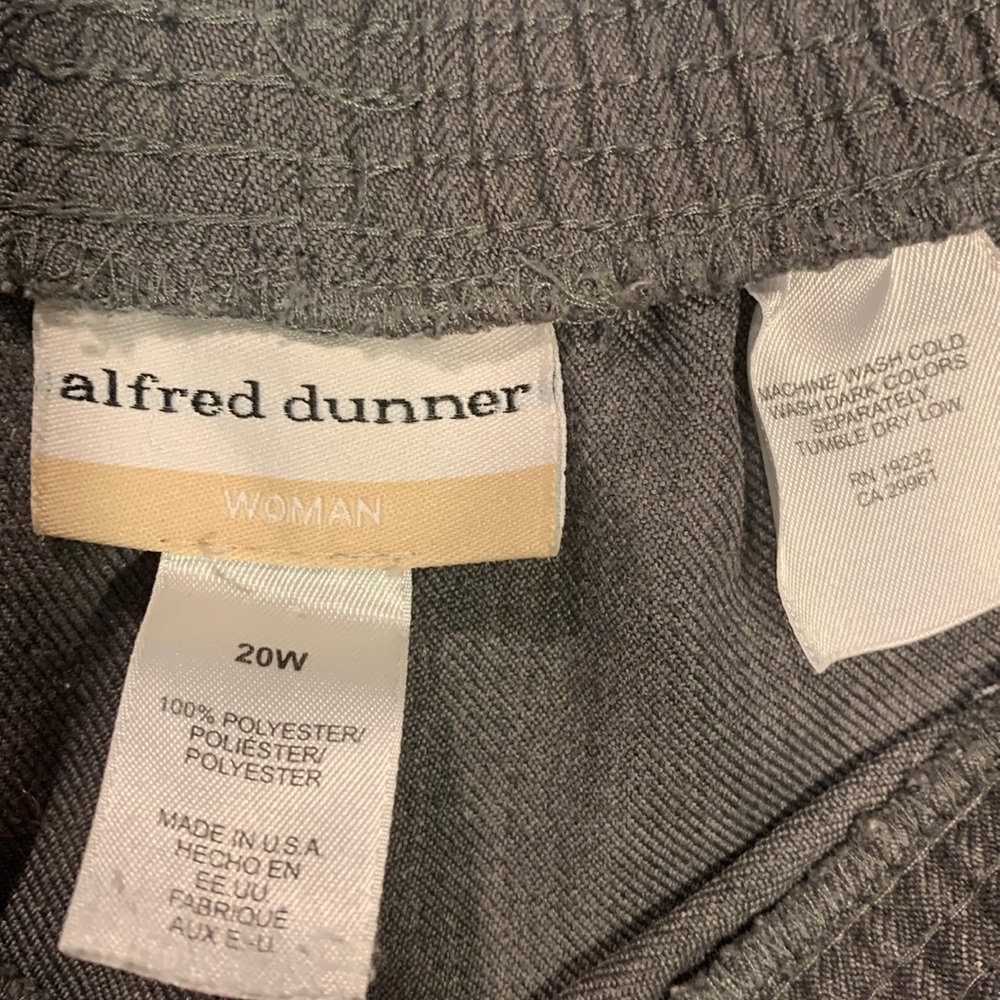 Alfred Dunner gray elastic waist pants size 20W  inseam 26 inches